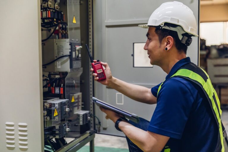 Jak przygotować domową instalację elektryczną do sezonu zimowego?