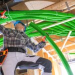 Kompleksowy przewodnik po instalacjach elektrycznych i hydraulicznych w nowoczesnym budownictwie