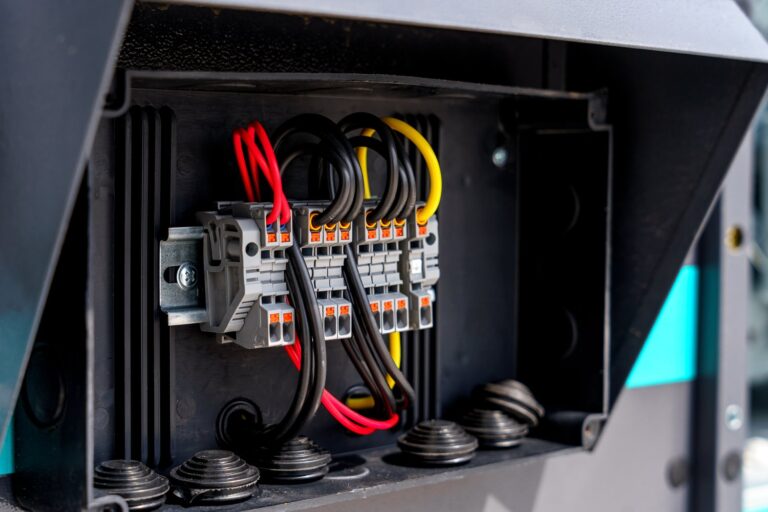 Kompletny przewodnik po rozłącznikach DC w systemach fotowoltaicznych