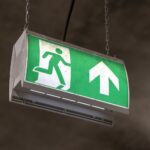Metody naprawy uszkodzonego modułu sterowania oświetleniem awaryjnym