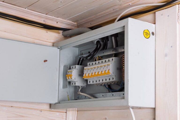 Praktyczny przewodnik po puszkach podtynkowych dla instalacji elektrycznych