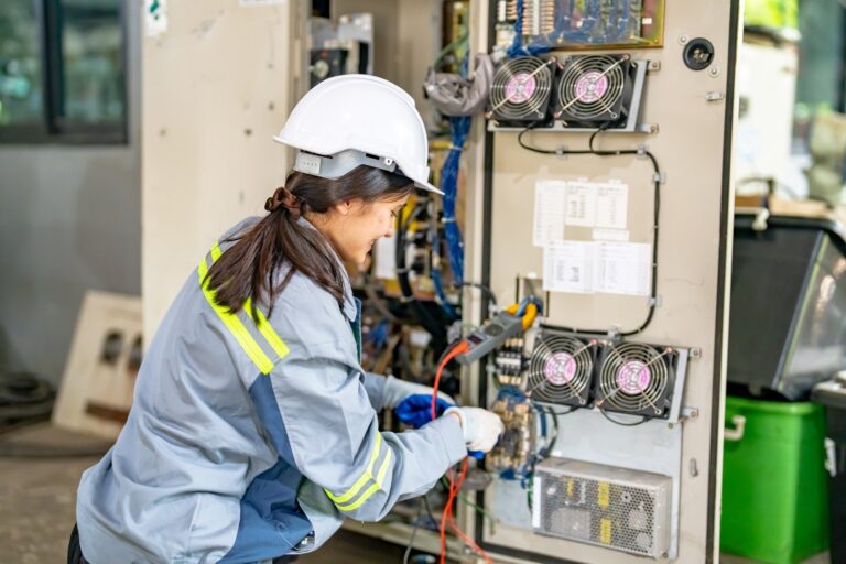 Rozwiązywanie problemów z nieprawidłowym działaniem licznika energii trójfazowego