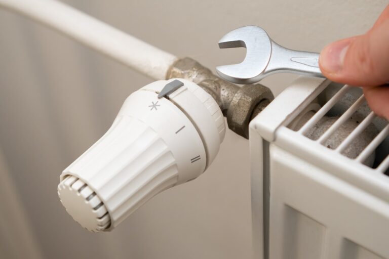 Jak skutecznie odpowietrzyć instalację grzewczą w domu