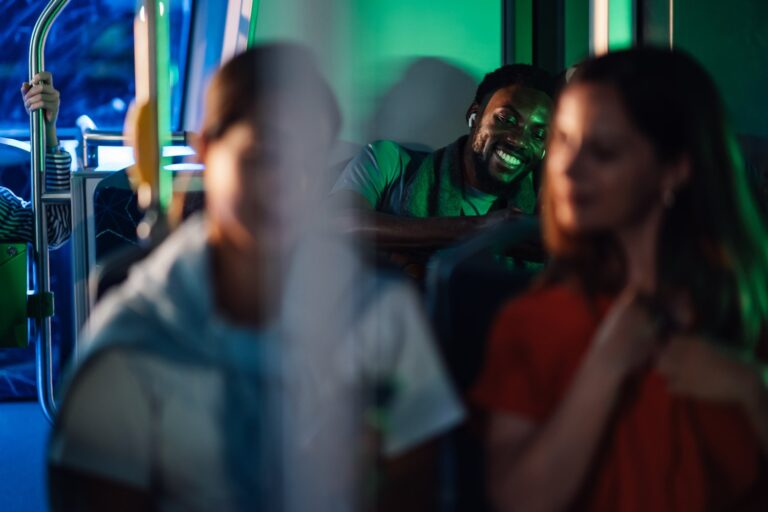 Co może być przyczyną migania świetlówek w garażu