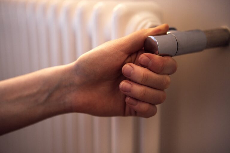 Dlaczego grzejnik elektryczny nie grzeje równomiernie