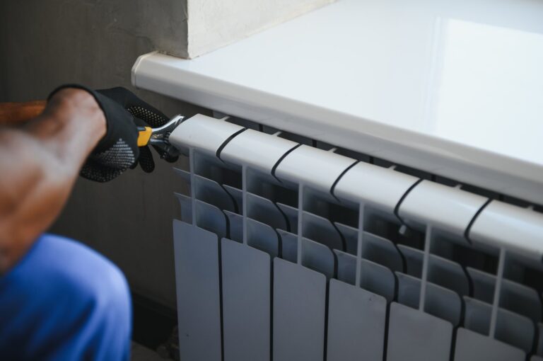 Dlaczego kaloryfer bulgocze i jak temu zaradzić