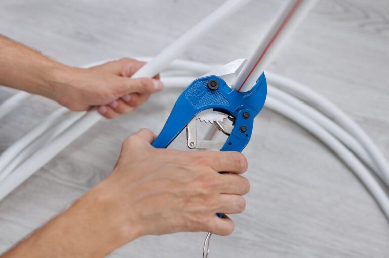 Efektywne wykorzystanie zaciskarek do rur w instalacjach hydraulicznych