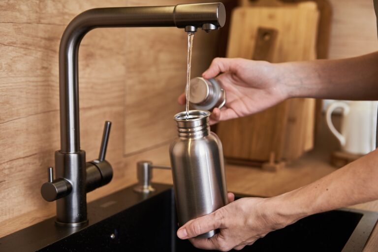 Co robić gdy woda w kranie ma słony posmak