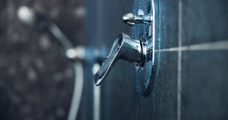 Dlaczego bateria prysznicowa nagle przestała regulować temperaturę