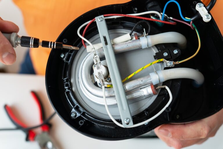 Dlaczego bojler elektryczny dziwnie buczy podczas nagrzewania