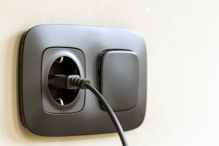 Dlaczego gniazdko elektryczne nie działa mimo prawidłowych bezpieczników