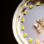 Dlaczego oświetlenie LED mruga po wyłączeniu z włącznika