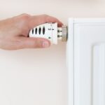 Jak rozpoznać czy uszkodzona jest głowica termostatyczna w grzejniku