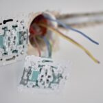 Jak rozpoznać przeciążoną instalację elektryczną w starym mieszkaniu