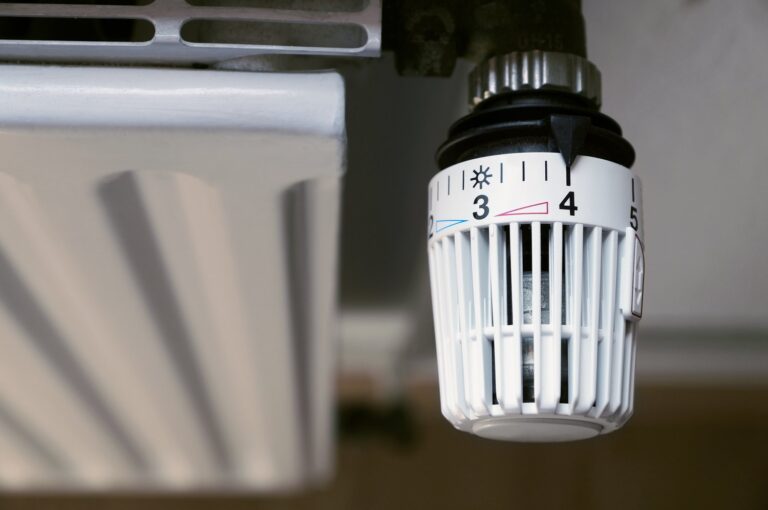 Jak rozpoznać uszkodzony czujnik temperatury w termostacie grzejnikowym