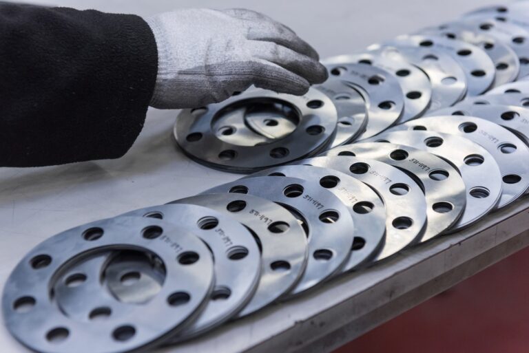 Jak prawidłowo dobierać i montować uszczelki kołnierzowe w systemach instalacyjnych