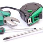 Jak wybrać odpowiednie urządzenia elektryczne i hydrauliczne dla twojego projektu