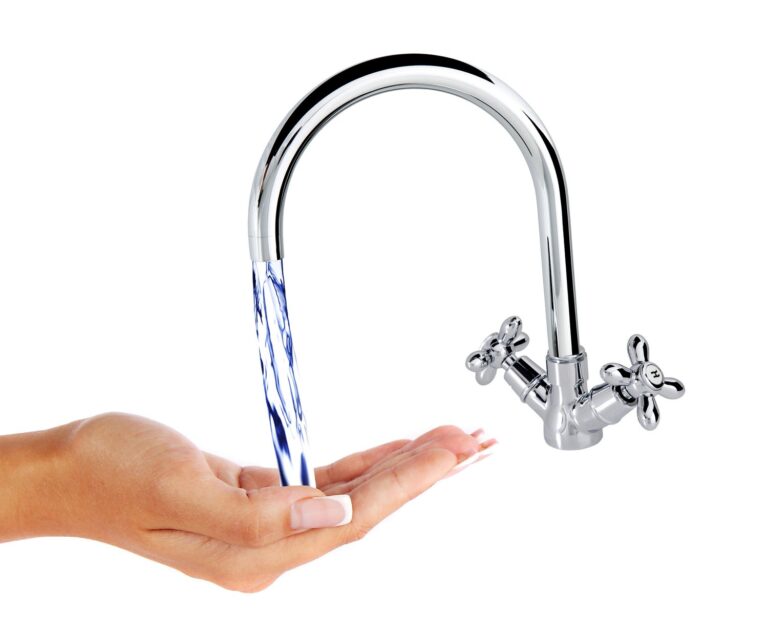 Co może powodować słaby przepływ wody tylko w jednym kranie