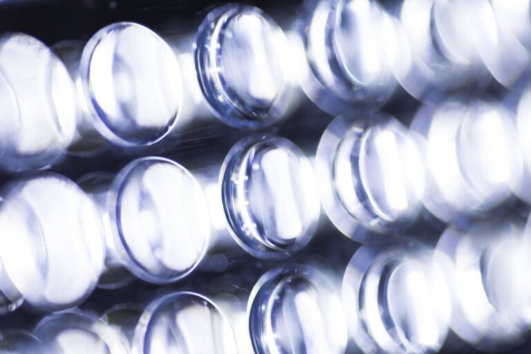 Dlaczego oświetlenie LED świeci słabiej po kilku miesiącach użytkowania