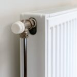 Dlaczego kaloryfer w jednym pokoju pozostaje zimny mimo pełnego otwarcia zaworu