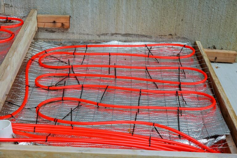 Jak prawidłowo wybrać i zainstalować folię pod ogrzewanie podłogowe