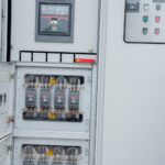 Jak wybrać odpowiednią tablicę bezpiecznikową do instalacji elektrycznej